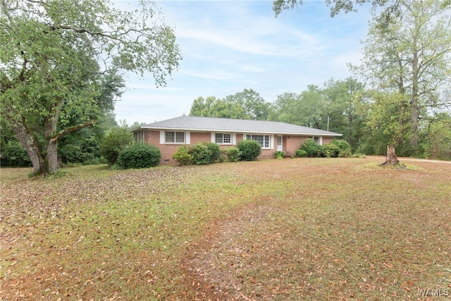 ranch-style home with a front yard