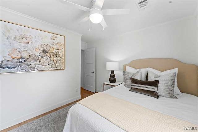 1228 8th St Unit 412, Tuscaloosa, AL 35401 - bedroom with wood finished floors, crown molding, and ceiling fan