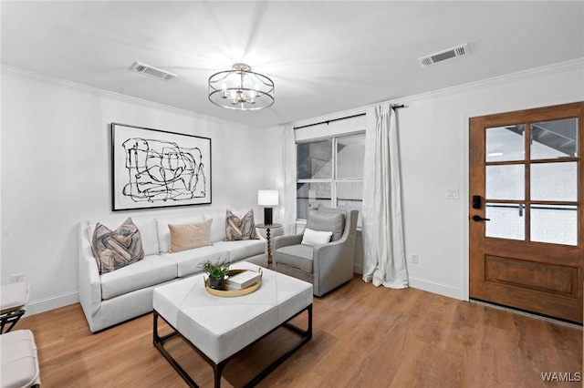 1228 8th St Unit 412, Tuscaloosa, AL 35401 - living area featuring a chandelier, light wood-style flooring, and crown molding