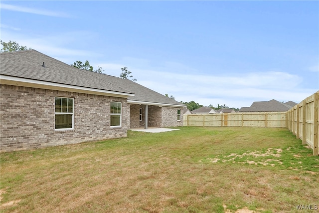 view of yard featuring a patio area