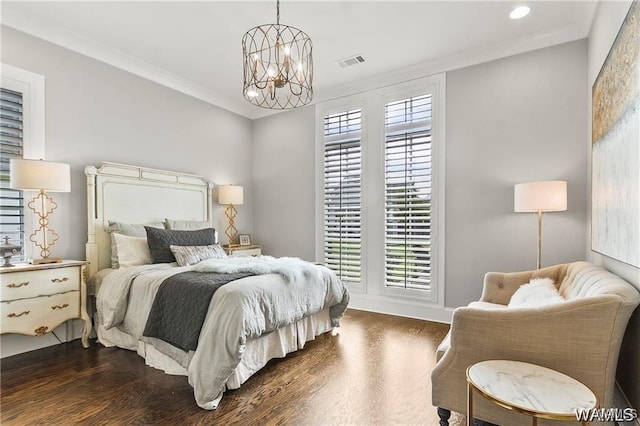 6020 Carleton Park Cir, Tuscaloosa, AL 35406 - bedroom with dark wood-type flooring, a chandelier, recessed lighting, and ornamental molding