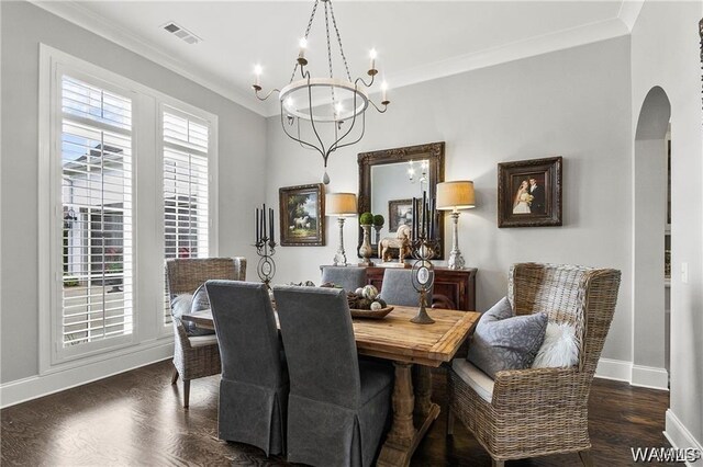 6020 Carleton Park Cir, Tuscaloosa, AL 35406 - dining space featuring arched walkways, a chandelier, wood finished floors, and ornamental molding
