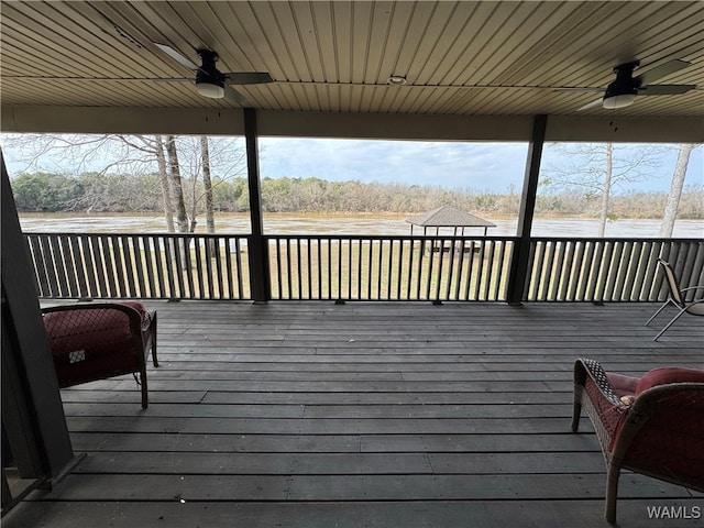 deck with ceiling fan