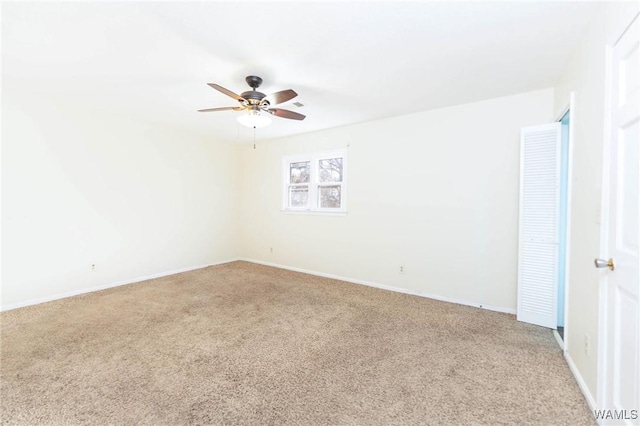 carpeted empty room featuring ceiling fan