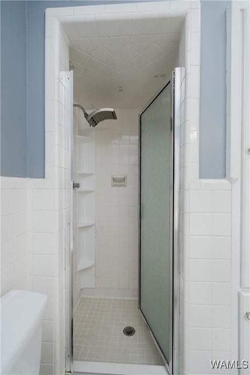 5324 Northwood Lake Dr W, Northport, AL 35473 - full bathroom featuring tile walls and a stall shower