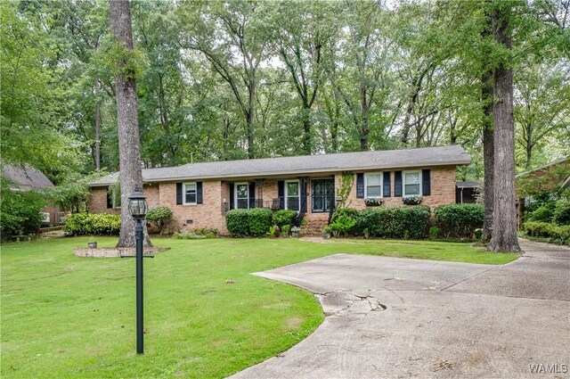 5324 Northwood Lake Dr W, Northport, AL 35473 - ranch-style home with a front yard and brick siding