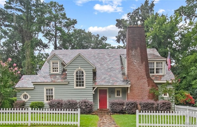 view of front of property with a front lawn