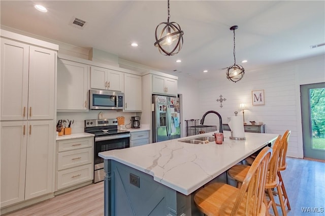 16471 Chase Cir, Ralph, AL 35480 - kitchen featuring stainless steel appliances, a sink, light wood-type flooring, a kitchen island with sink, and recessed lighting