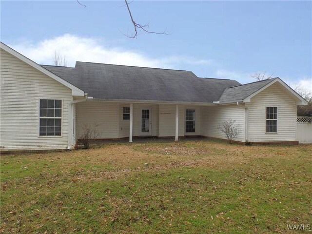 new england style home with covered porch, a front lawn, and a garage