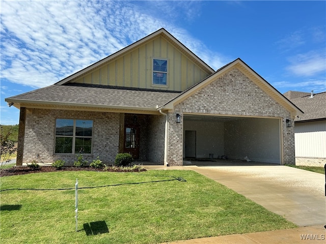 view of front of home featuring a front yard and a garage