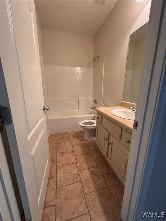 5203 Bristolwood Cir, Northport, AL 35475 - bathroom featuring vanity, bathtub / shower combination, and tile patterned flooring