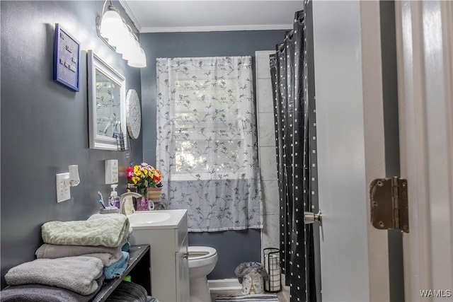 2516 17th Ave, Northport, AL 35476 - full bathroom featuring toilet, vanity, crown molding, and a shower with shower curtain