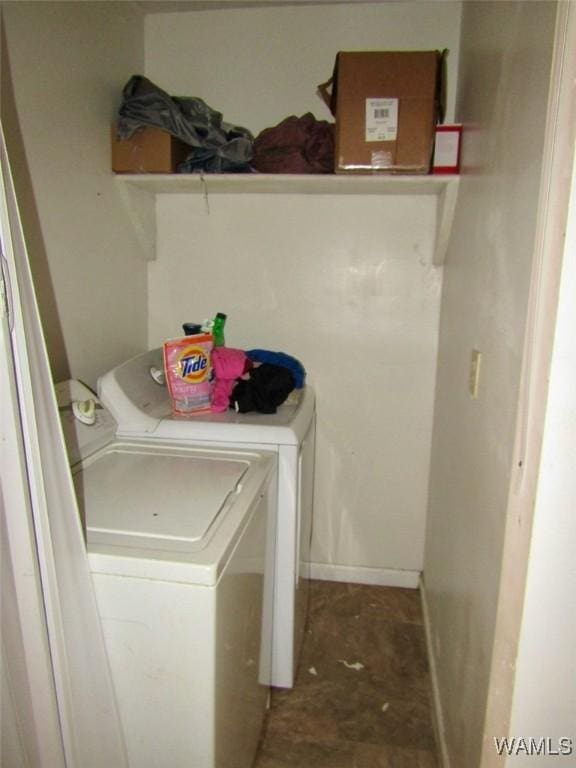 205 S Ash Ave, Demopolis, AL 36732 - laundry room featuring washer and clothes dryer and baseboards
