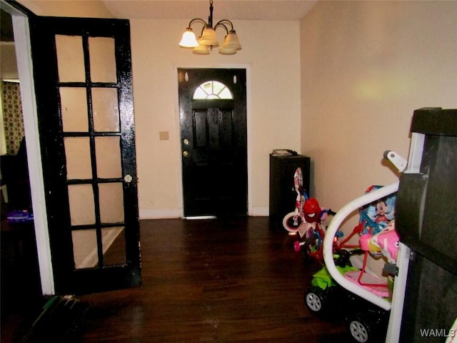 205 S Ash Ave, Demopolis, AL 36732 - foyer entrance with a chandelier and wood finished floors