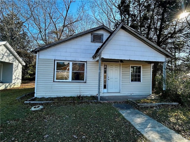 bungalow featuring a front yard