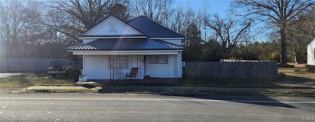 view of front facade featuring covered porch