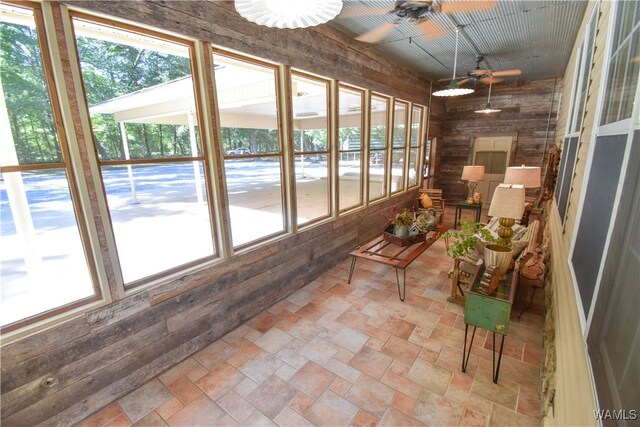 sunroom / solarium with ceiling fan