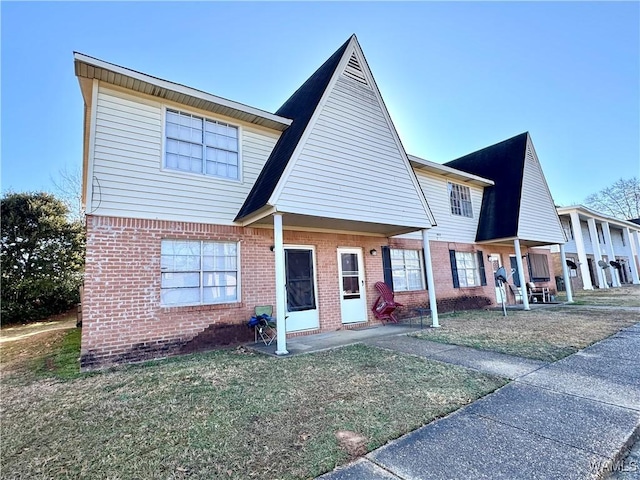 view of front of home featuring a front lawn