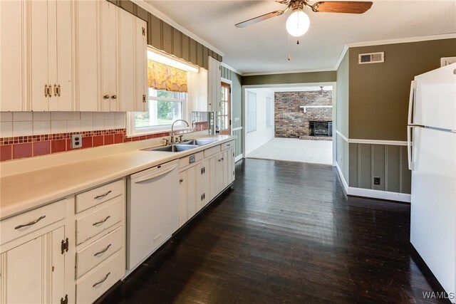 9C Country Club Hls, Tuscaloosa, AL 35401 - kitchen with white appliances, a sink, crown molding, ceiling fan, and dark wood-style floors