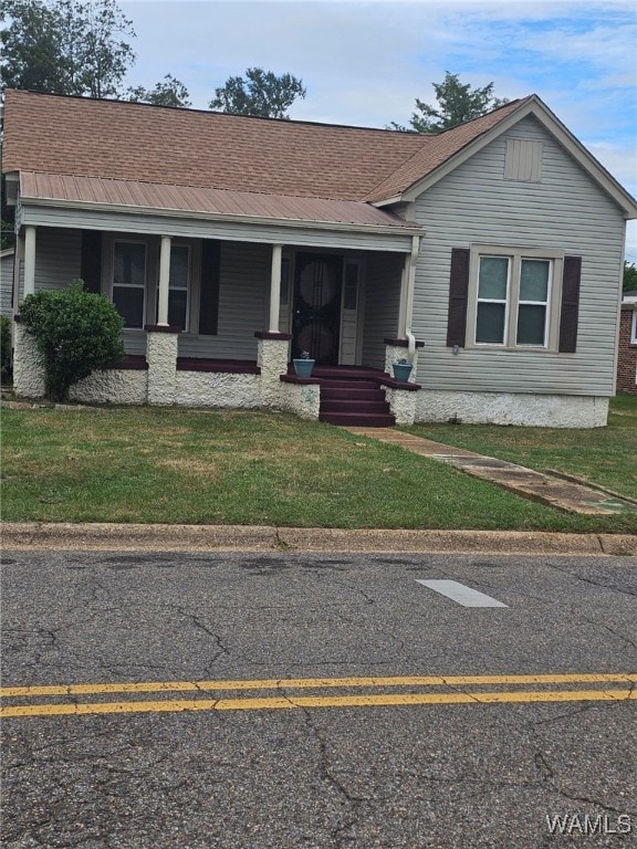 view of front of home with a front yard