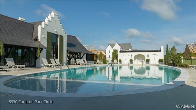 5930 Carleton Park Cir, Tuscaloosa, AL 35406 - community pool with a patio area
