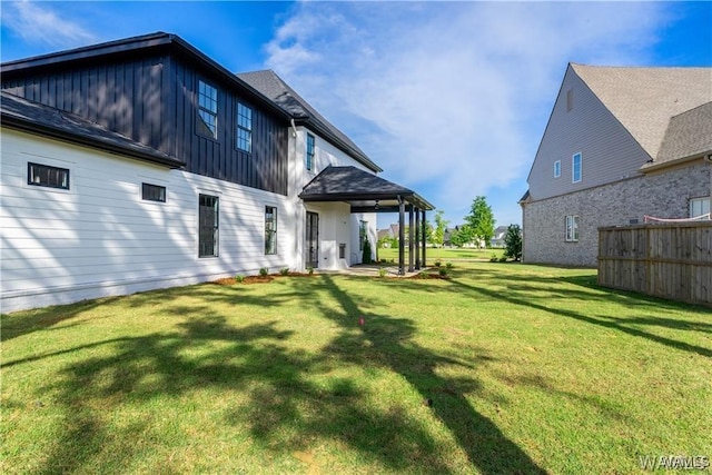 5930 Carleton Park Cir, Tuscaloosa, AL 35406 - rear view of house featuring board and batten siding and a yard