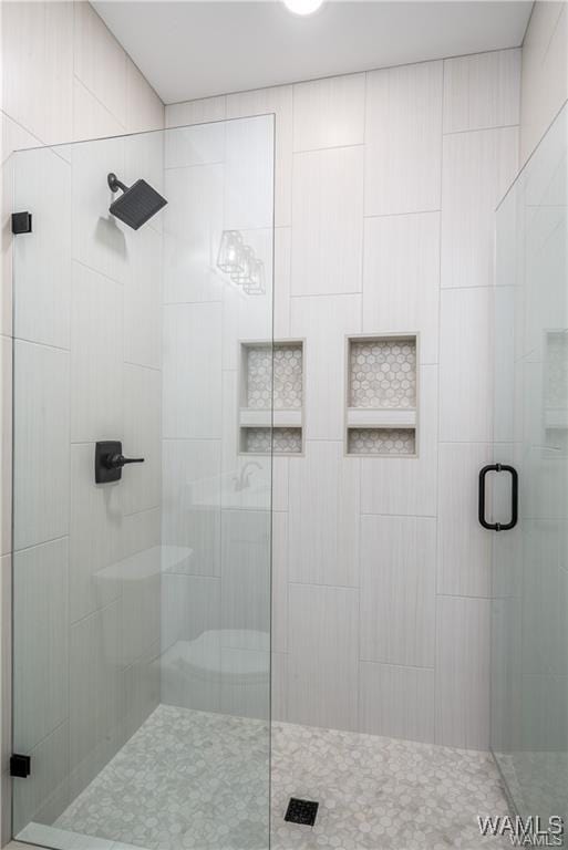 5930 Carleton Park Cir, Tuscaloosa, AL 35406 - bathroom featuring a shower stall
