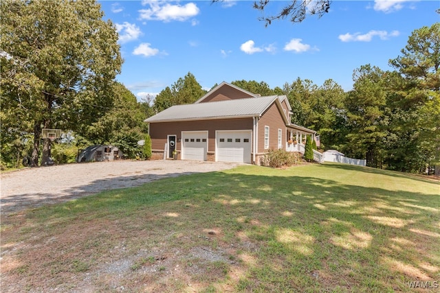 view of front facade featuring a garage and a front lawn