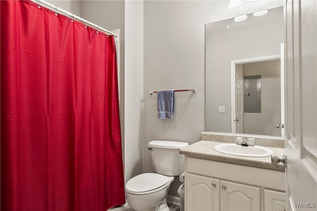 303 Helen Keller Blvd Unit B223, Tuscaloosa, AL 35404 - bathroom featuring toilet, vanity, and curtained shower
