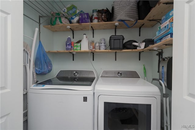 laundry room with washing machine and dryer