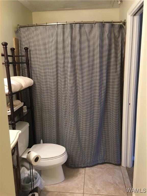 708 11th St Unit 226, Tuscaloosa, AL 35401 - full bath with tile patterned flooring, a shower with curtain, and vanity