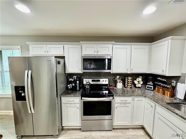 6643 Cooperstown Cir, Tuscaloosa, AL 35453 - kitchen with appliances with stainless steel finishes, plenty of natural light, white cabinets, light wood finished floors, and recessed lighting