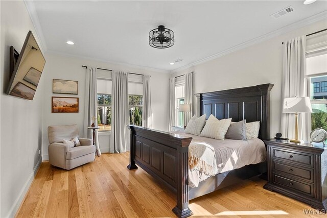 bedroom featuring visible vents, baseboards, recessed lighting, light wood-style floors, and crown molding