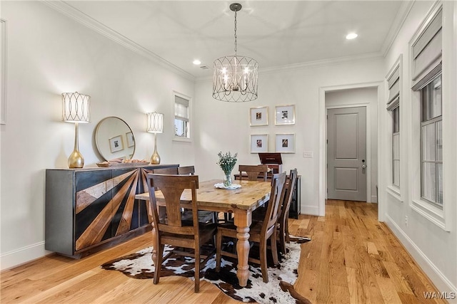 dining room featuring a notable chandelier, recessed lighting, crown molding, light wood finished floors, and baseboards