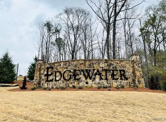 Listing photo 3 for 23 Edgewater Dr, Northport AL 35475