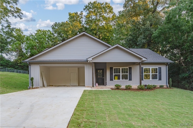 ranch-style home featuring a front lawn