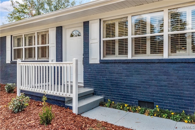 doorway to property featuring a porch