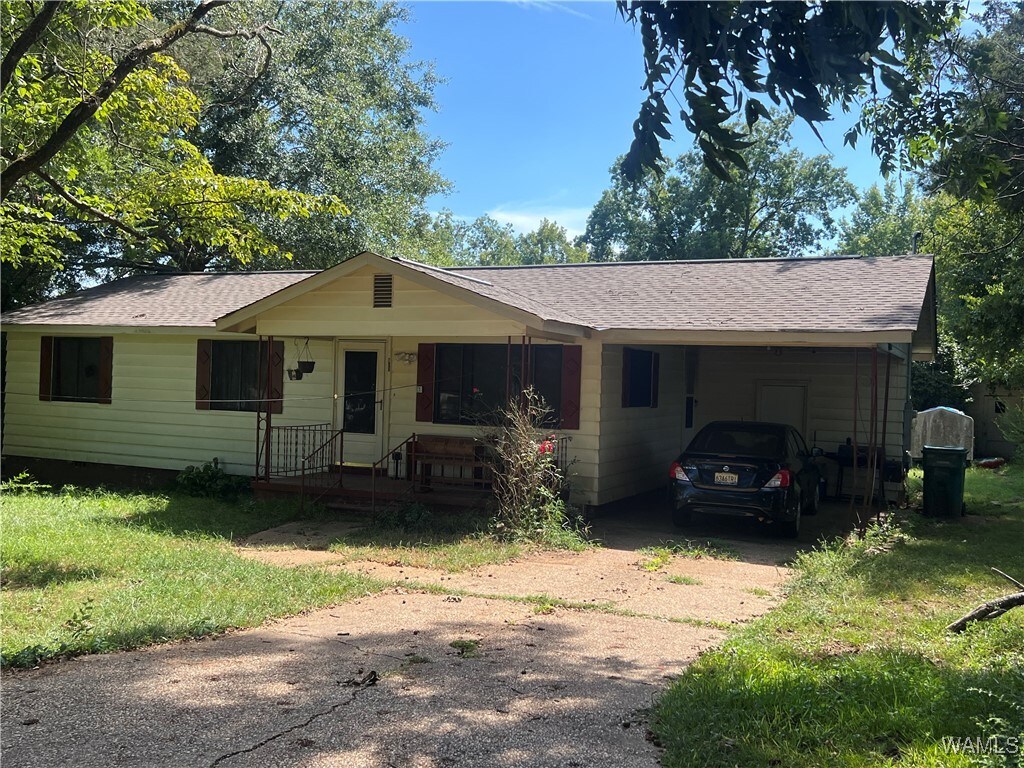 single story home featuring a carport