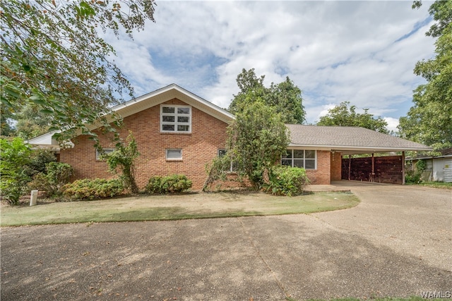 view of front of property featuring a carport