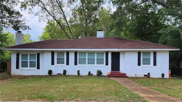 ranch-style house featuring a front lawn