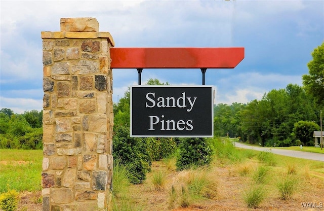 view of community / neighborhood sign