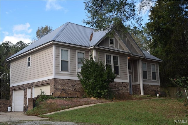 view of front of house with a front lawn and a garage