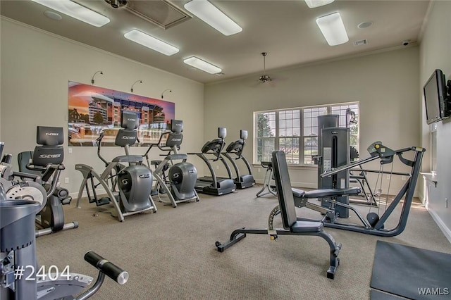 gym featuring crown molding, visible vents, and baseboards