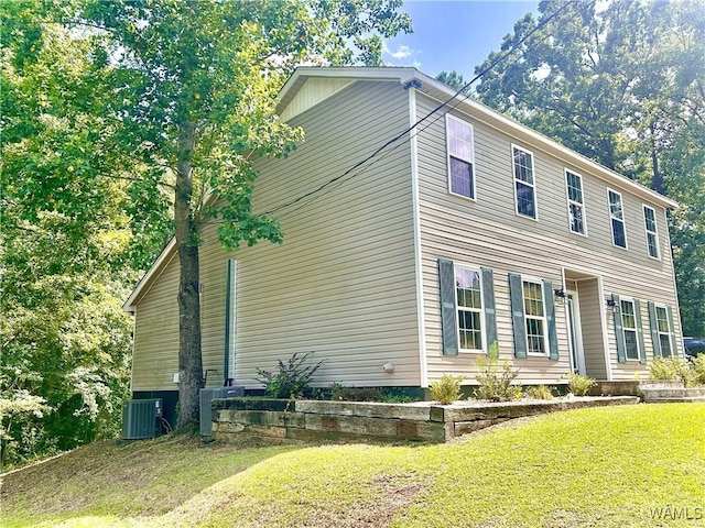 5211 Briarcliff Dr, Northport, AL 35473 - view of front facade with a front yard