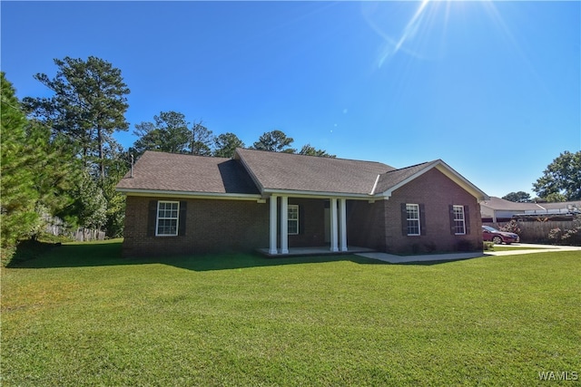 view of front of property with a front yard