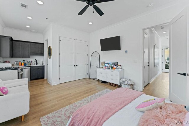 800 Red Drew Ave, Tuscaloosa, AL 35401 - bedroom featuring ornamental molding, light wood-type flooring, recessed lighting, a closet, and a ceiling fan