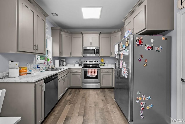 19026 Eastern Valley Rd, West Blocton, AL 35184 - kitchen with stainless steel appliances, a sink, gray cabinetry, and light wood-style flooring