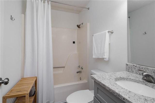 1009 12th St Unit 19, Tuscaloosa, AL 35401 - full bath with vanity and shower / tub combo with curtain