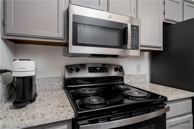 1009 12th St Unit 19, Tuscaloosa, AL 35401 - kitchen with electric range and stainless steel microwave
