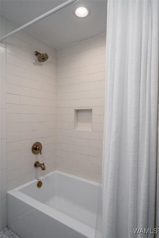 1901 Point Clear Rd, Tuscaloosa, AL 35406 - bathroom with shower / bath combo and recessed lighting
